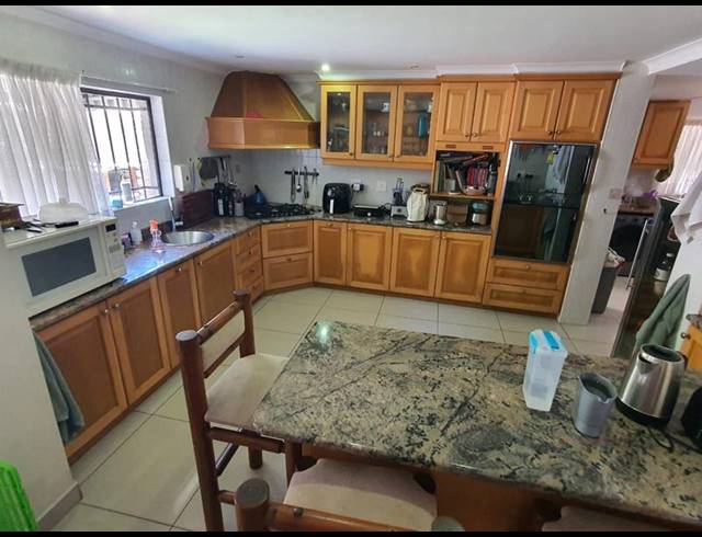4 BEDROOM HOUSE FOR SALE IN UMHLANGA CENTRAL